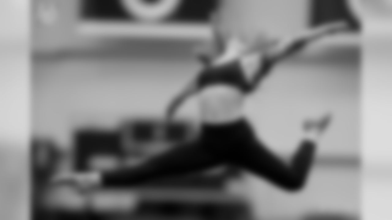 A behind the scenes look at the 2019 cheer finalists during last nights dance practice.