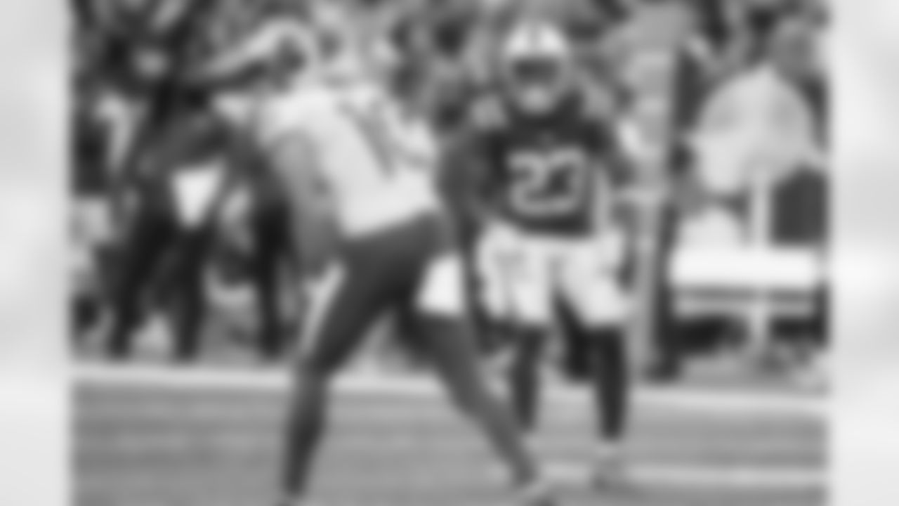 23 CB Kenny Moore II