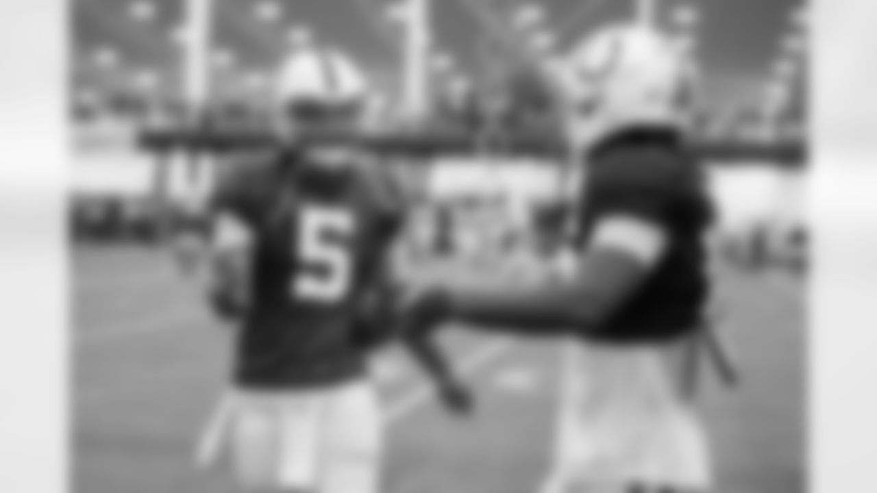 5 QB Anthony Richardson , 16 WR Ashton Dulin
2023 Colts Training Camp - Grand Park