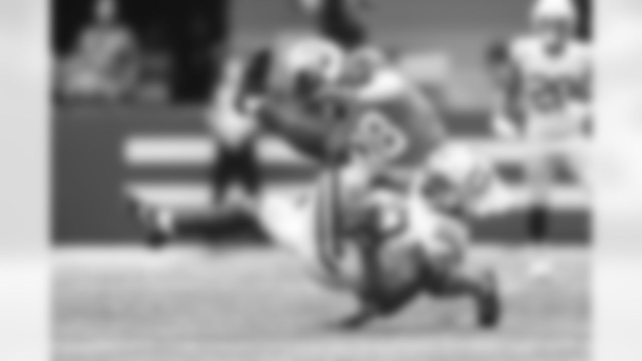 17 WR Mike Strachan