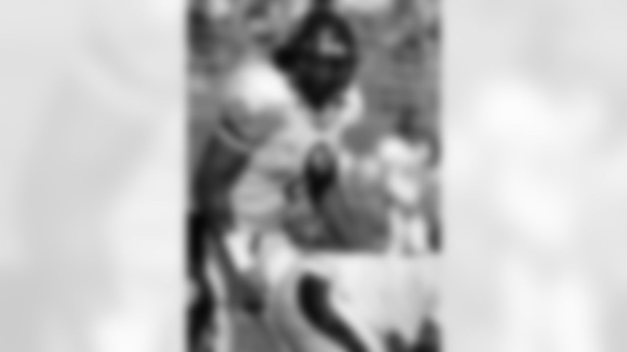 50
Freeman, Jerrell
ILB
6-0
240
29
4
Mary Hardin-Baylor