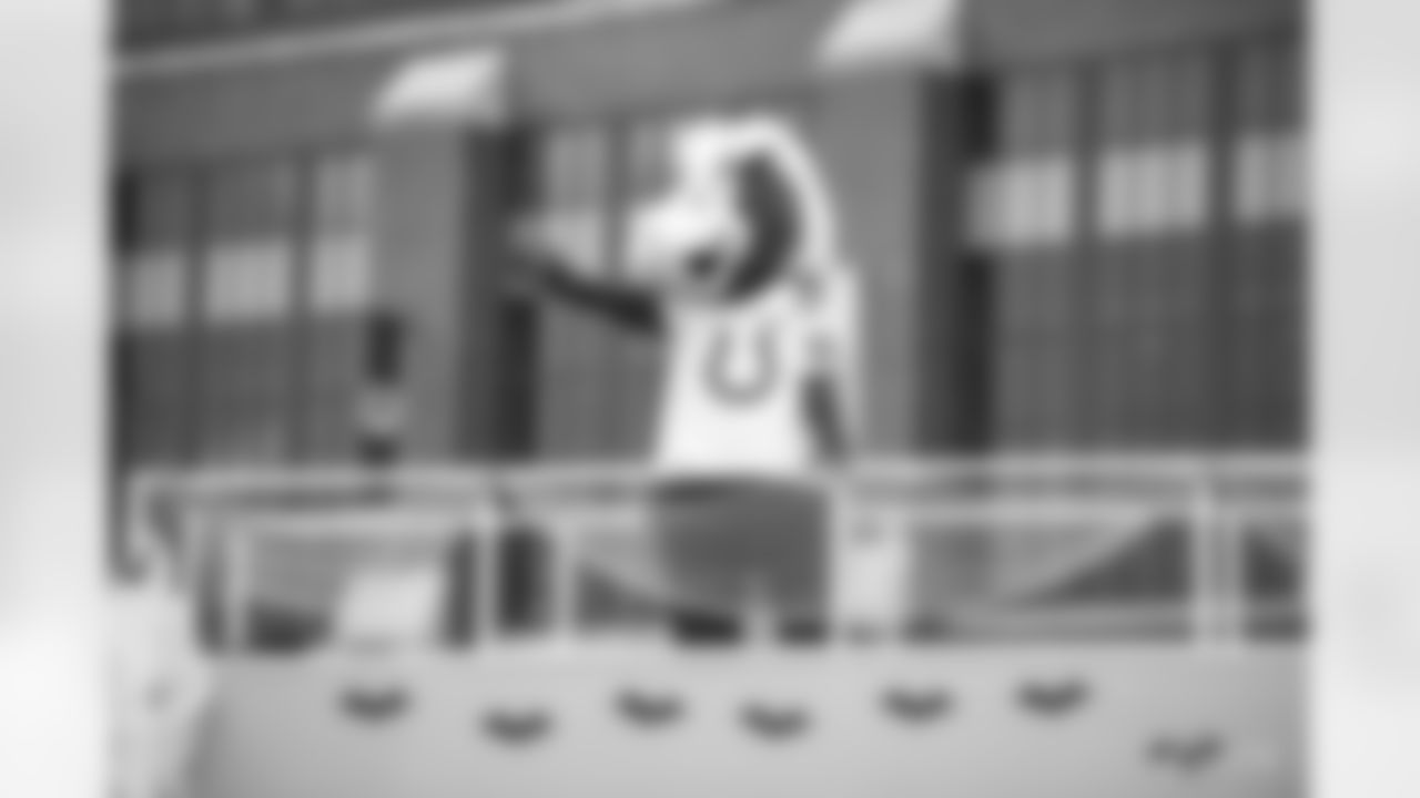 2020_1028_HalloweenDriveThru0017