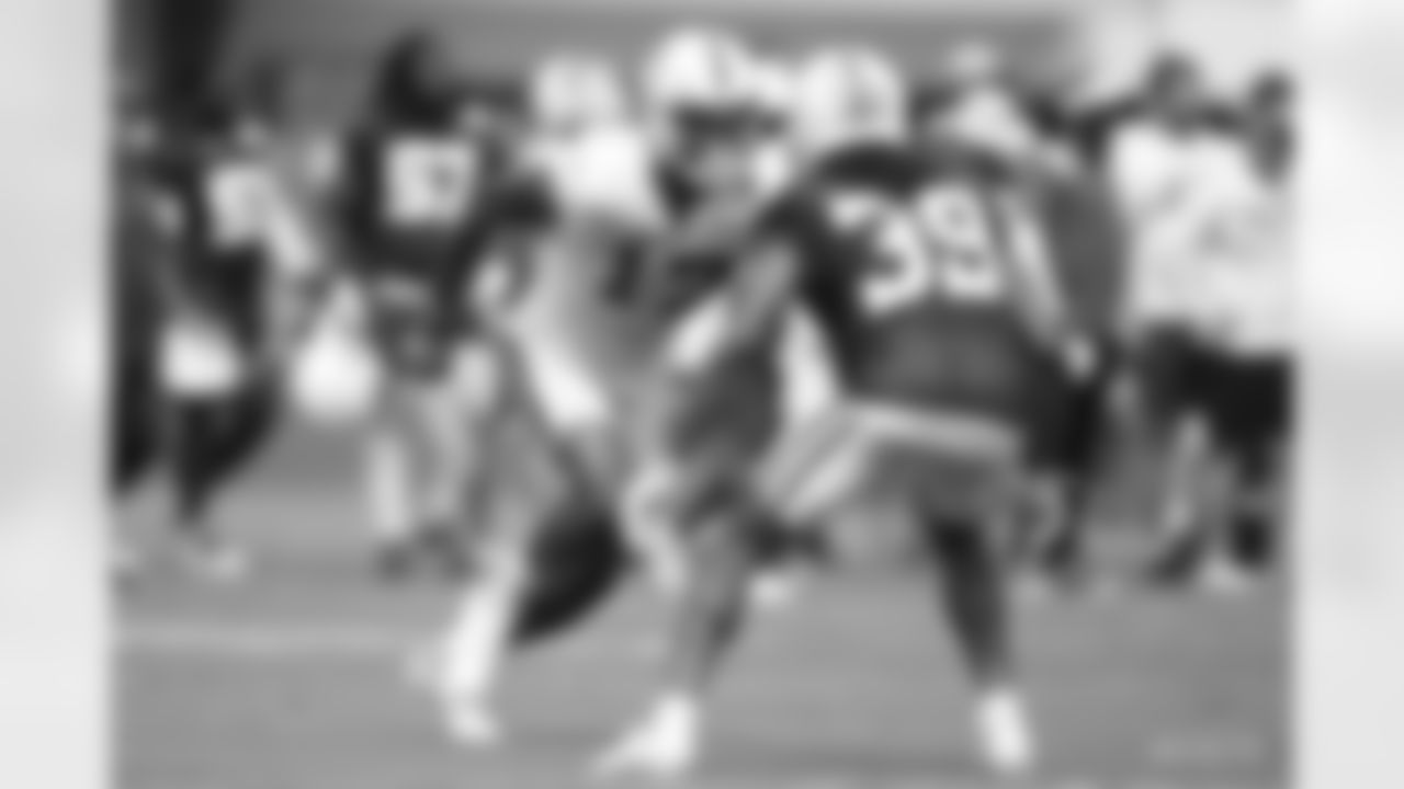 17 WR Mike Strachan