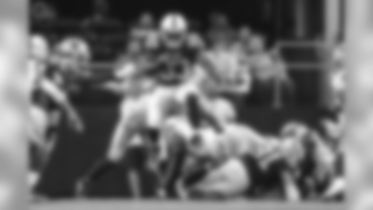 33 Turbin, Robert RB 5-10 216 28 6 Utah State