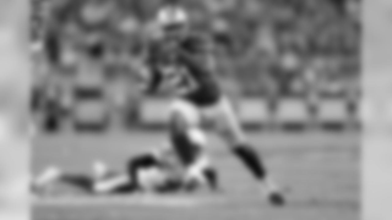 23
Gore, Frank
RB
5-9
Miami (FL)