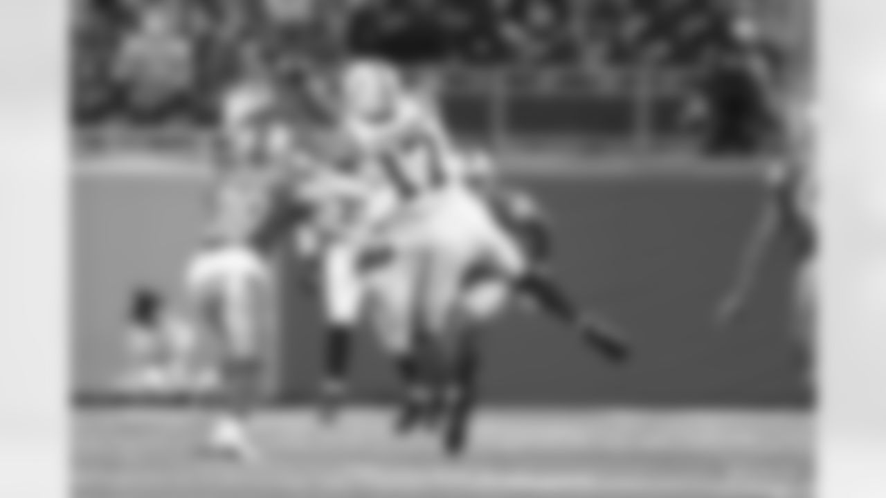 17 WR Mike Strachan