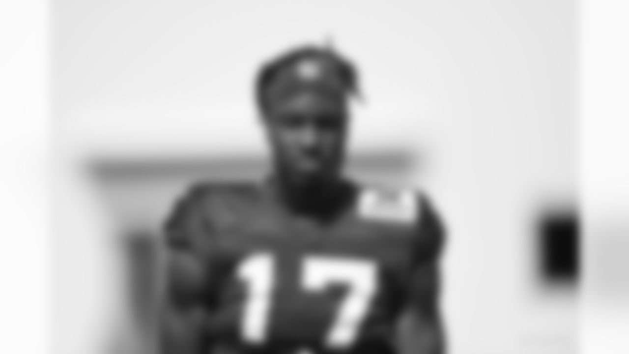 17 WR Mike Strachan