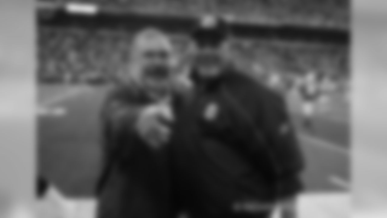 Howard Mudd has over 40 years of NFL experience as a coach and player and he re-joins Indianapolis after serving as the Colts offensive line coach for 12 seasons (1998-2009).