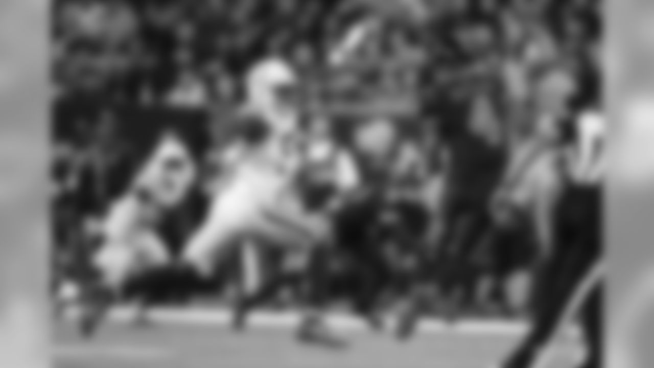 53 linebacker Darius Leonard