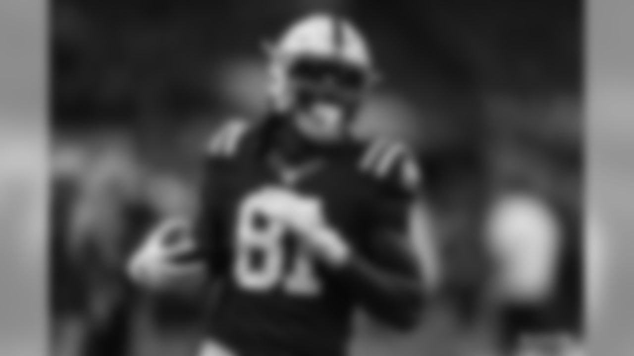 81 tight end Mo Alie-Cox