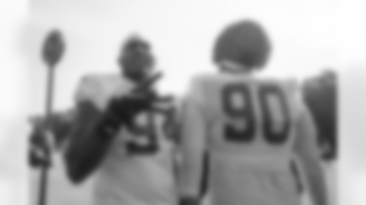 94 DE Tyquan Lewis , 90 DT Grover Stewart
2023 Colts Training Camp - Grand Park