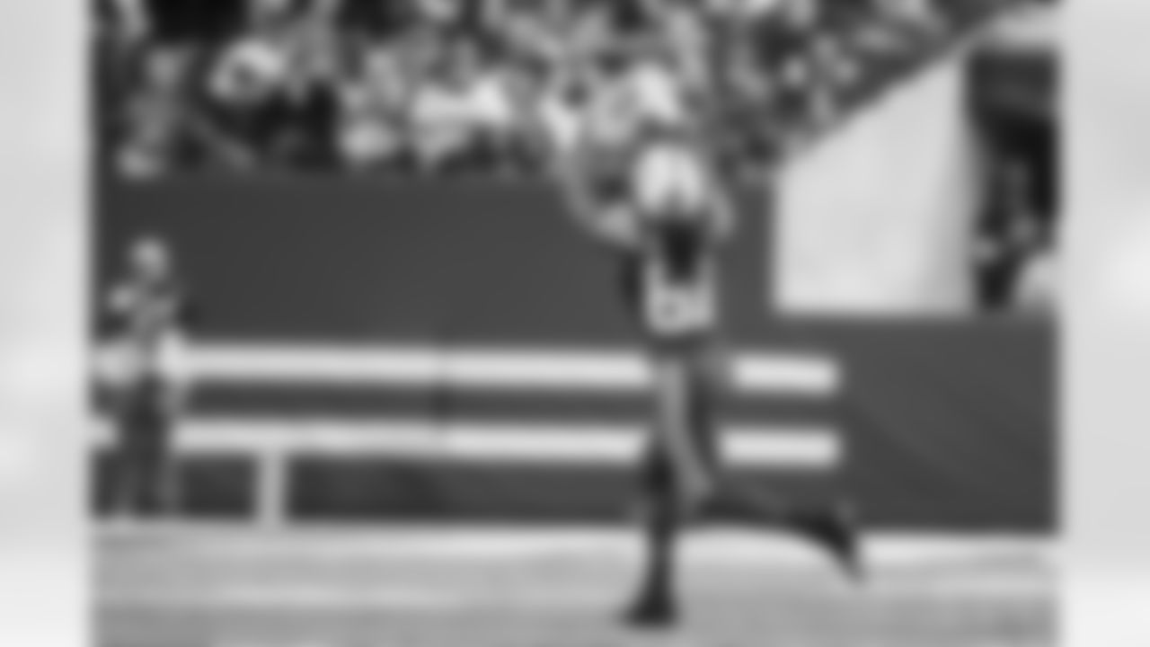 81 TE Mo Alie-Cox