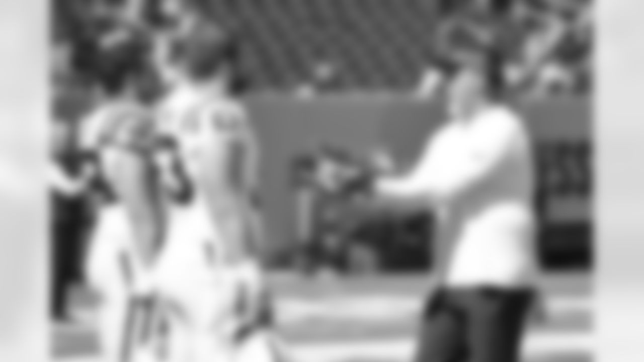 78 C Ryan Kelly, #63 G Danny Pinter, Assistant Offensive Line Coach Kevin Mawae