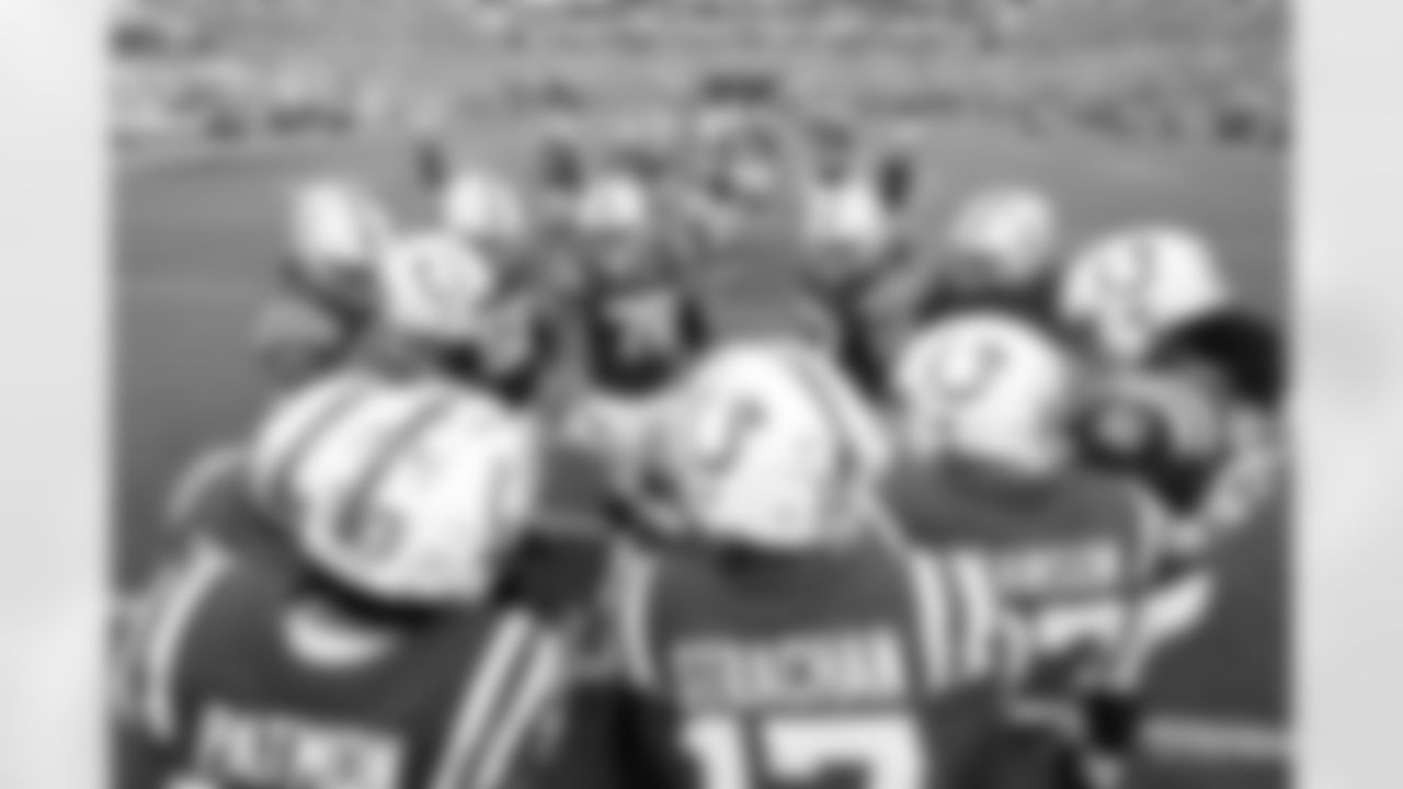 2 QB Matt Ryan,
69 T Matt Pryor, #56 C/G Quenton Nelson, #78 C Ryan Kelly, #63 G Danny Pinter, #28 RB Jonathan Taylor, #10 WR Dezmon Patmon, #17 WR Mike Strachan, #83 TE Kylen Granson, #81 TE Mo Alie-Cox, #72 T/G Braden Smith