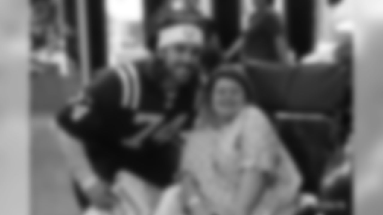 2019_1217_RileyCaroling_0055