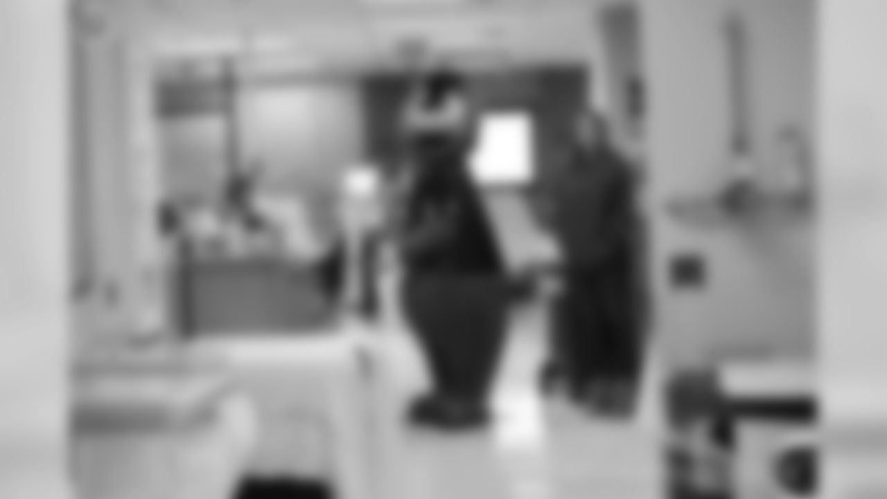 2018_1112_ CM_VAHospitalVisit0281