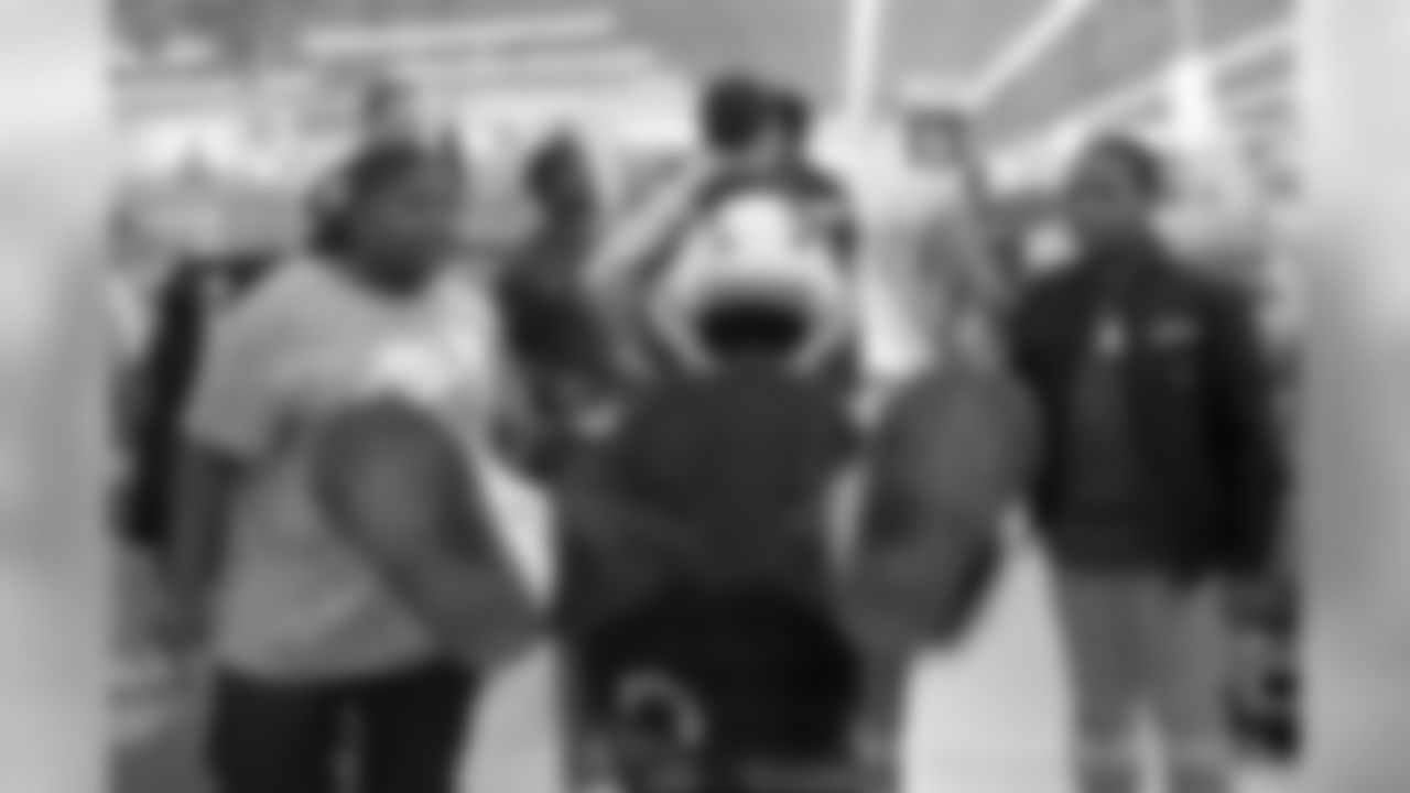 2018_1210_ShopWithAColt0463