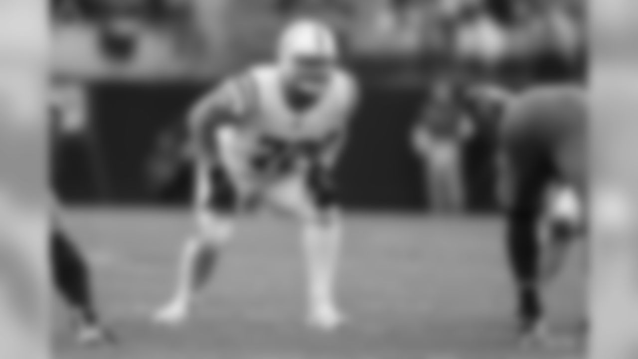 72 tackle Braden Smith
