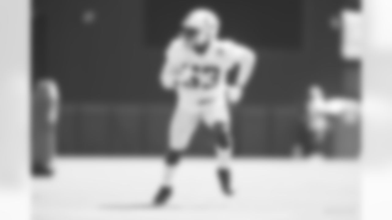 53 LB Darius Leonard