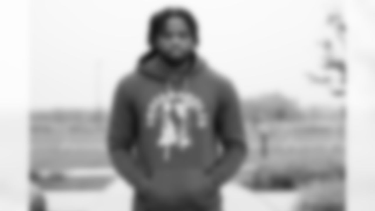 23 CB Kenny Moore II
