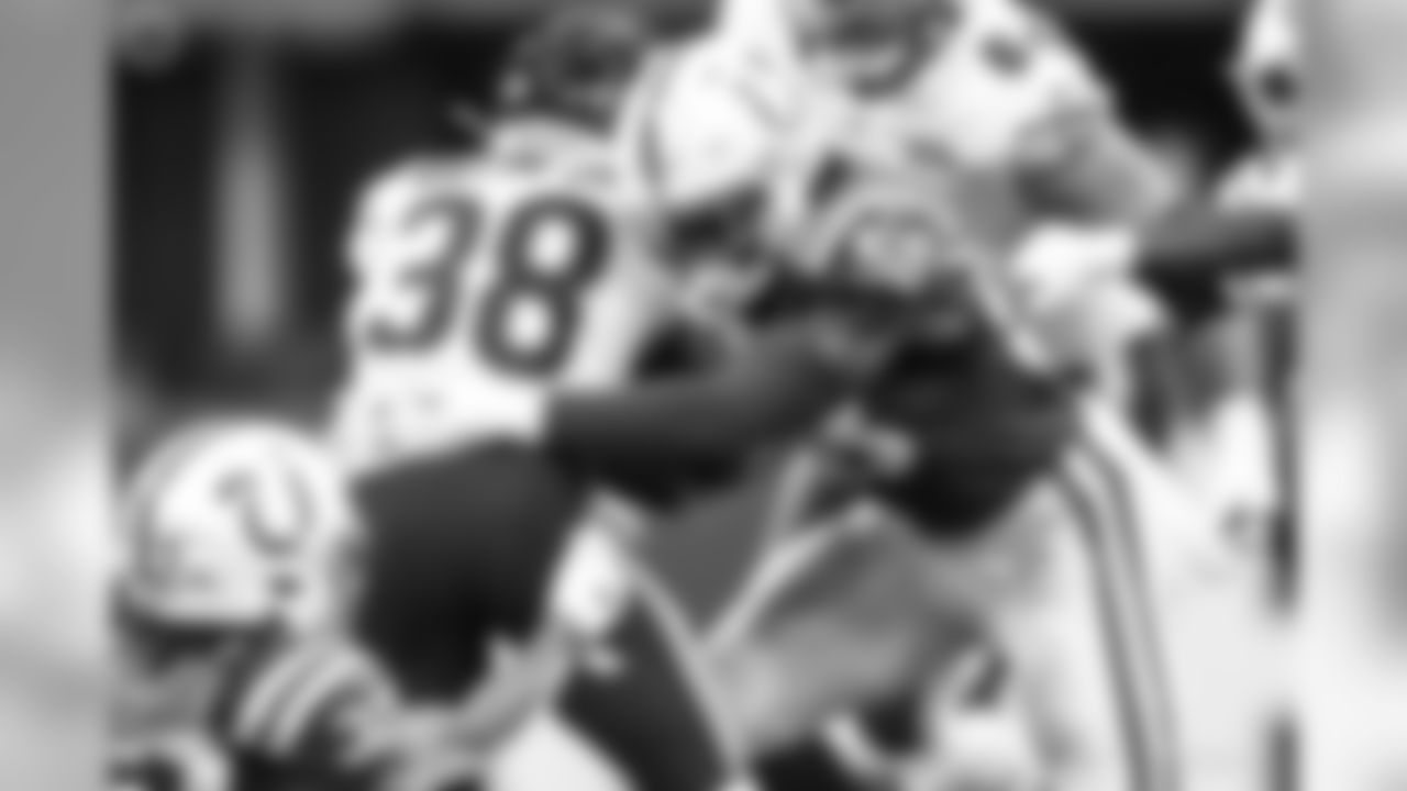 58 linebacker Bobby Okereke