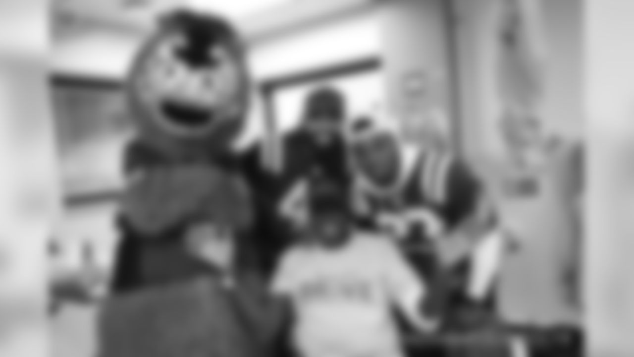 2018_1112_ CM_VAHospitalVisit0236