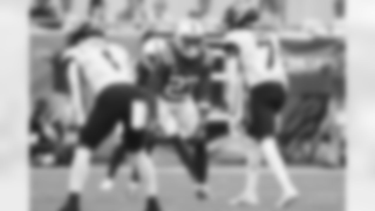 23 CB Kenny Moore II