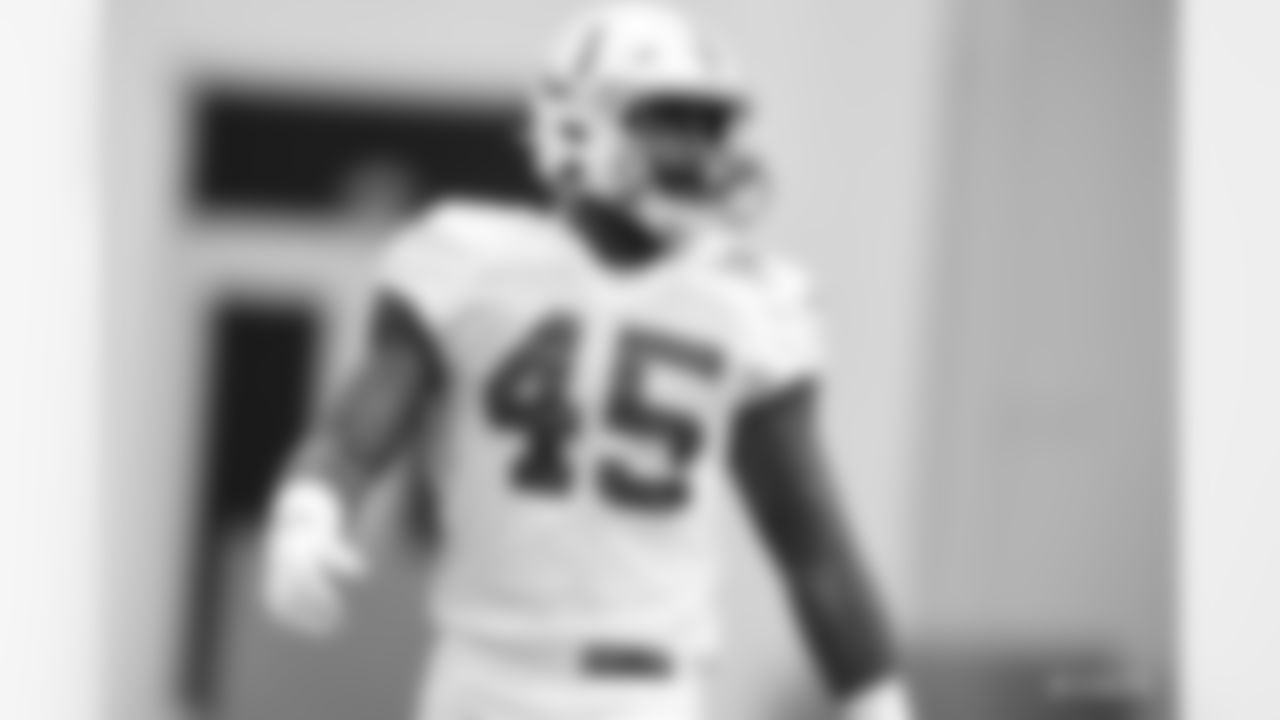 53 LB Darius Leonard