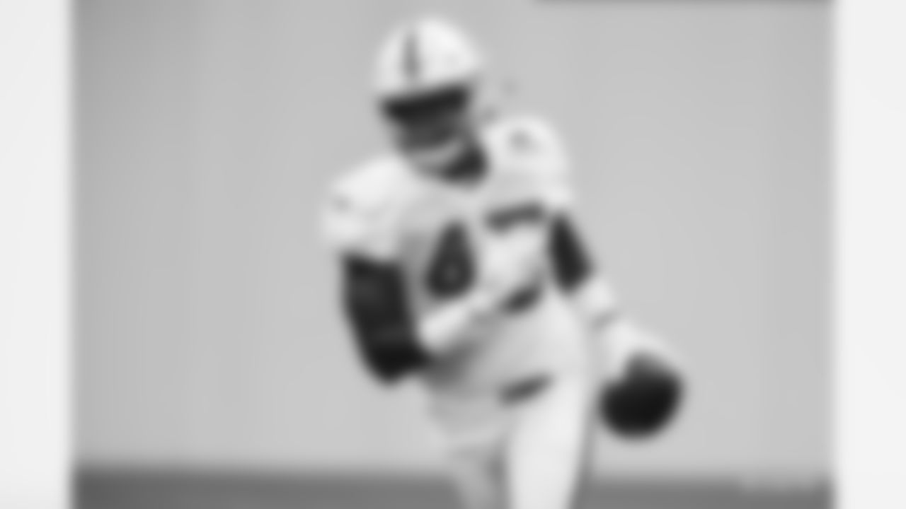 53 LB Darius Leonard