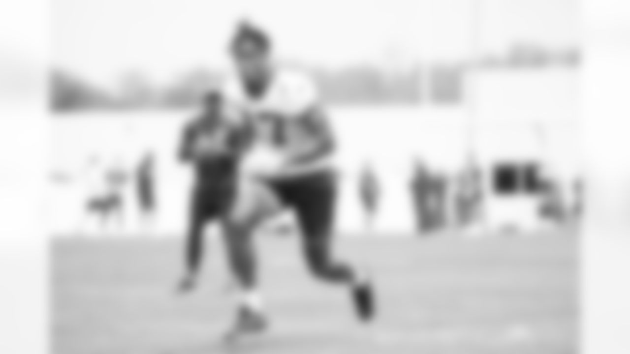 17 WR Mike Strachan