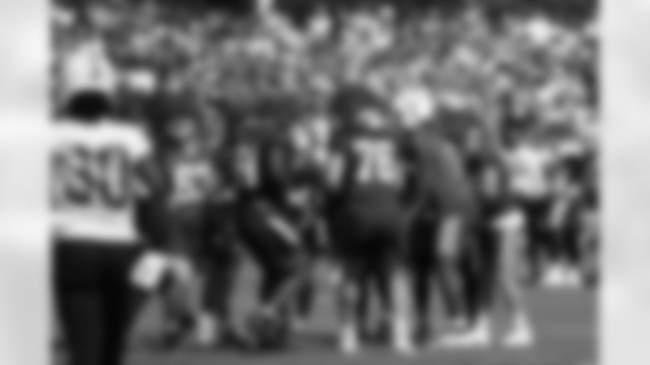 63 G Danny Pinter , 64 G Arlington Hambright , 76 OT Jake Witt \, 5 QB Anthony Richardson
2023 Colts Training Camp - Grand Park