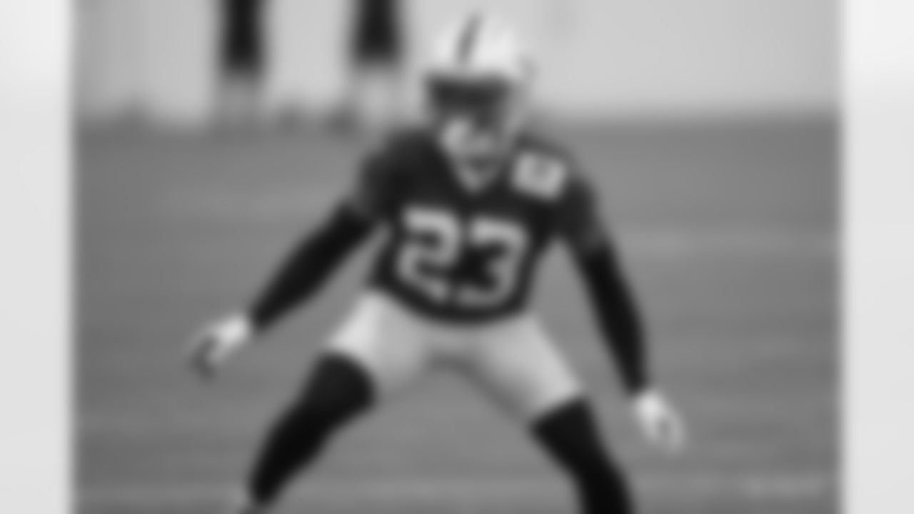 23 CB Kenny Moore II