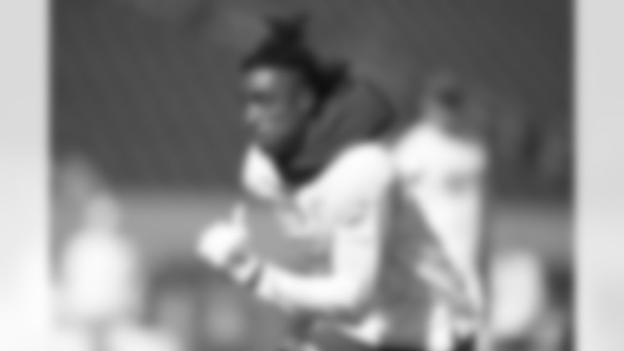 17 WR Mike Strachan