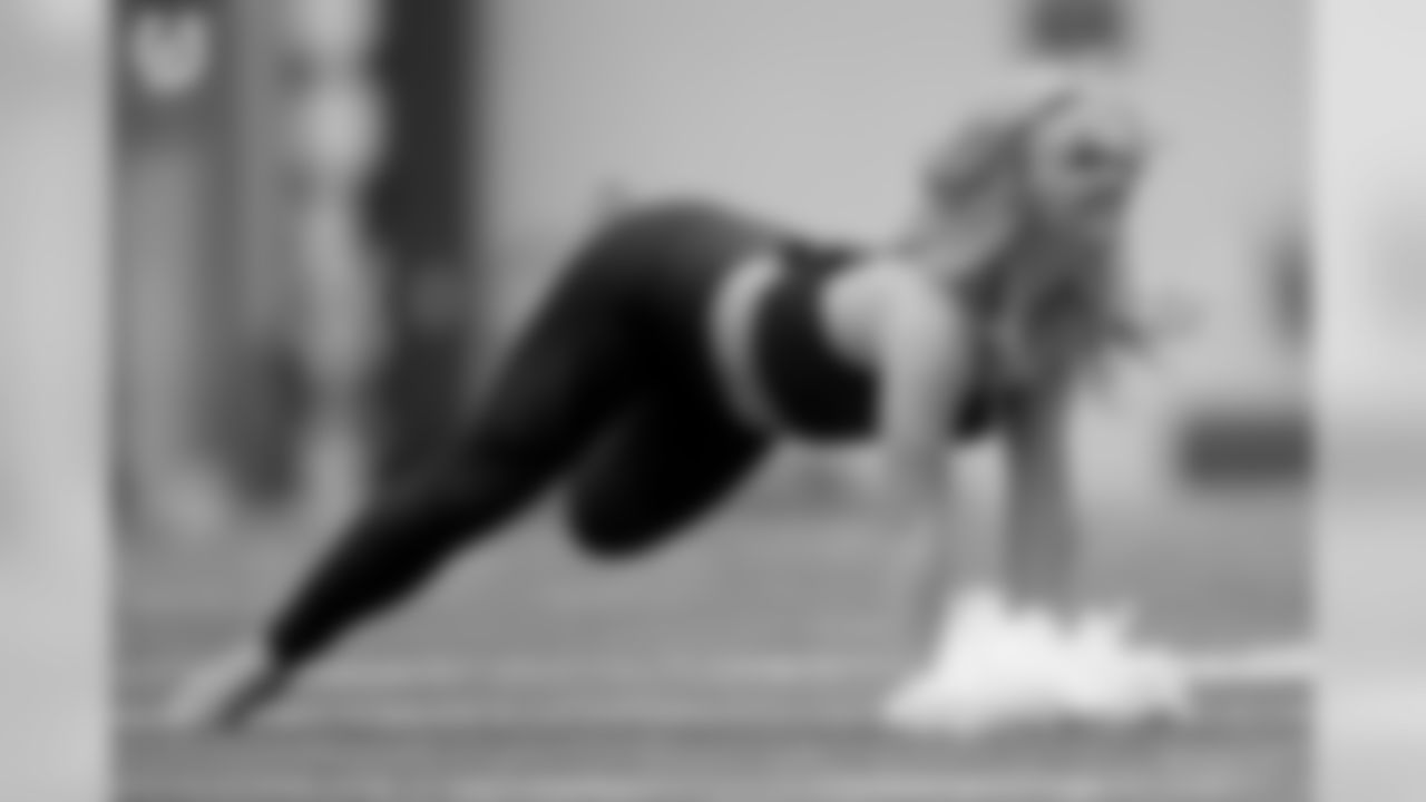A behind the scenes look at the 2019 cheer finalists during last nights dance practice.