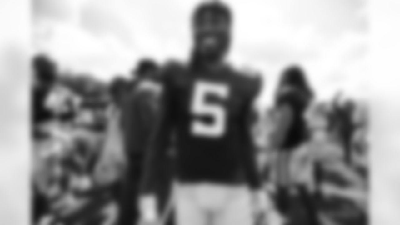 5 CB Stephon Gilmore