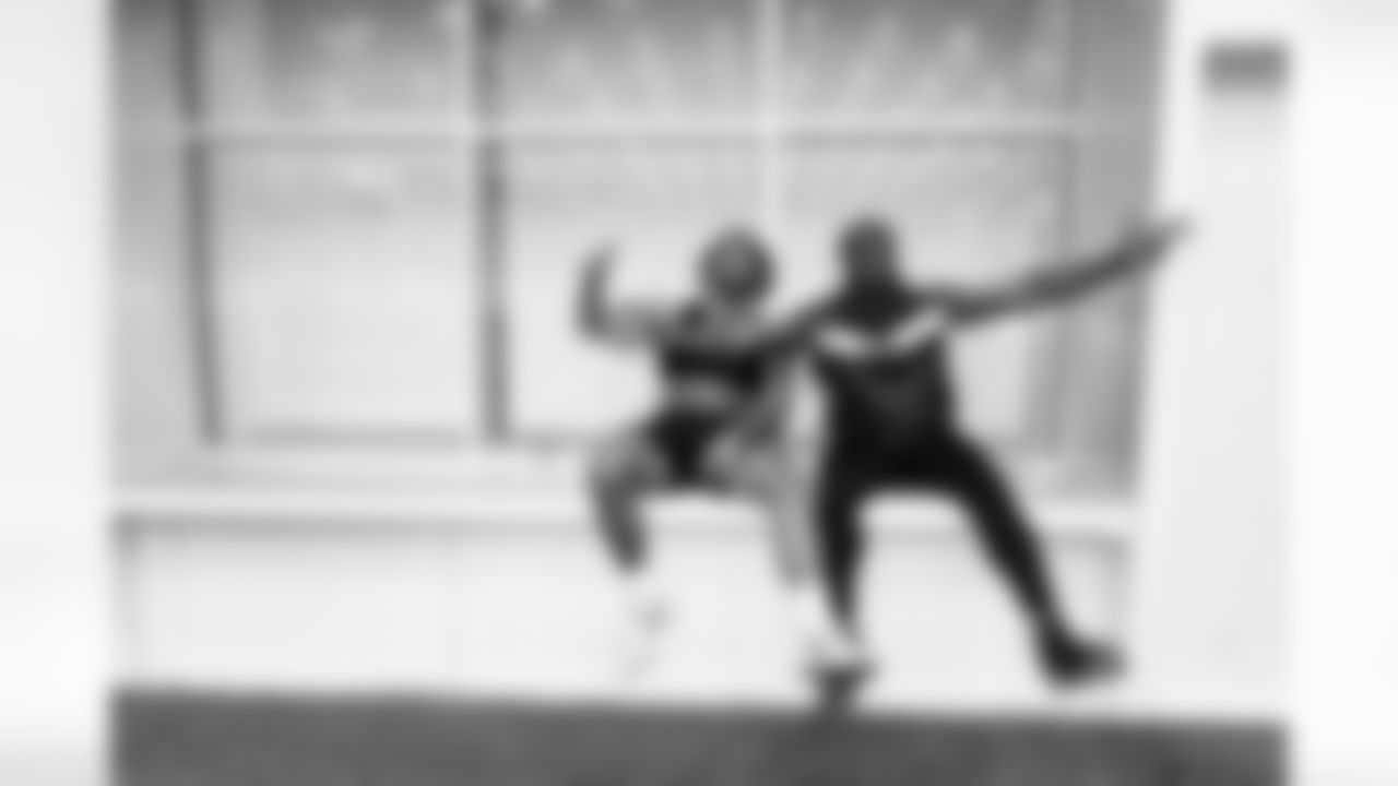 Players train during Phase I of offseason workouts.
81 TE Mo Alie-Cox, #85 TE Andrew Ogletree,