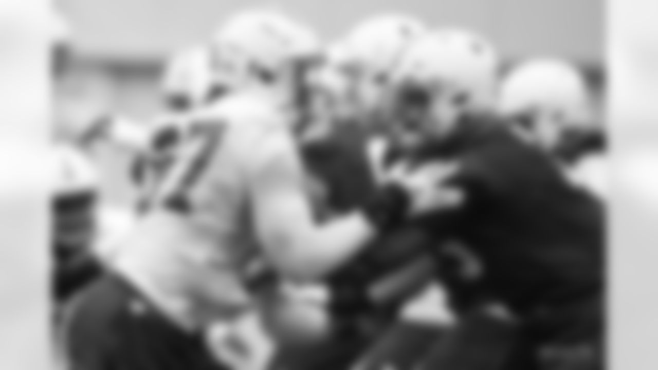 97 DE Al-Quadin Muhammad, #73 T JuliŽn Davenport