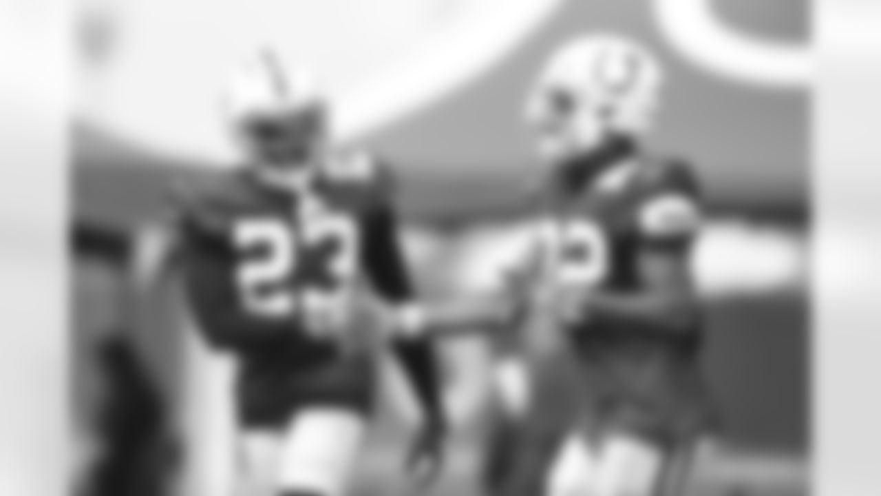 23 CB Kenny Moore II, #32 S Julian Blackmon