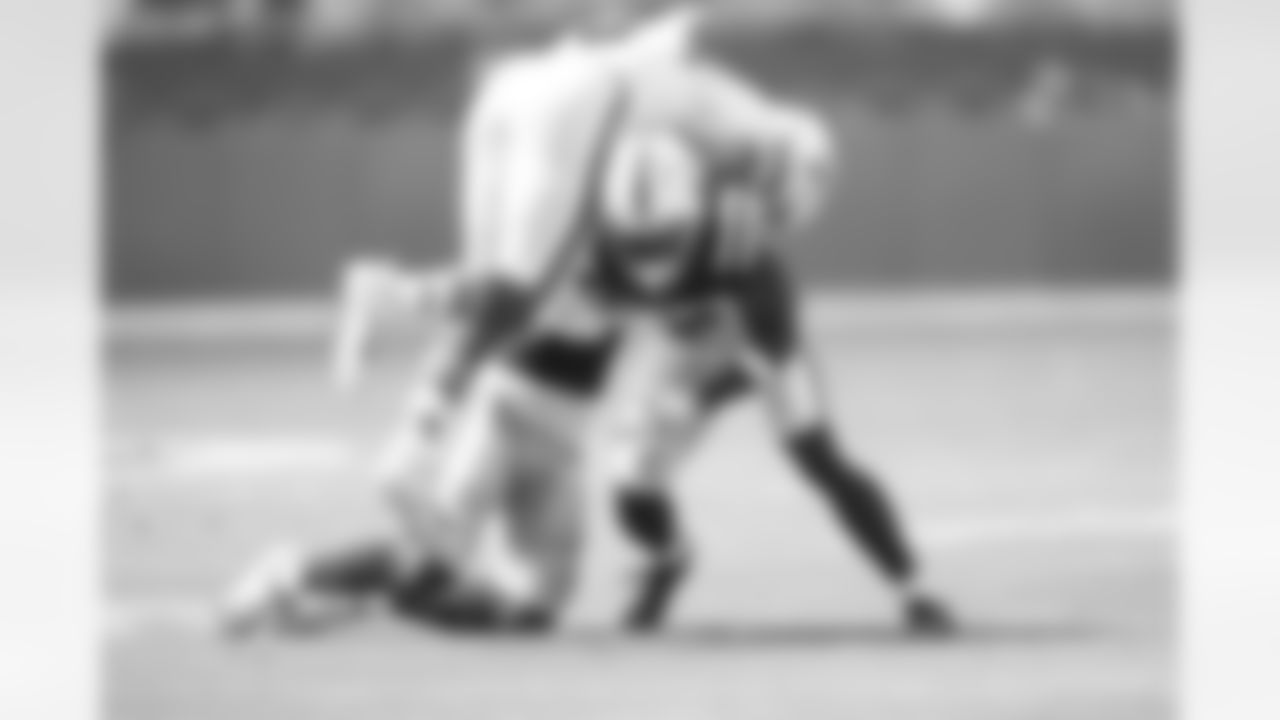 23 CB Kenny Moore II