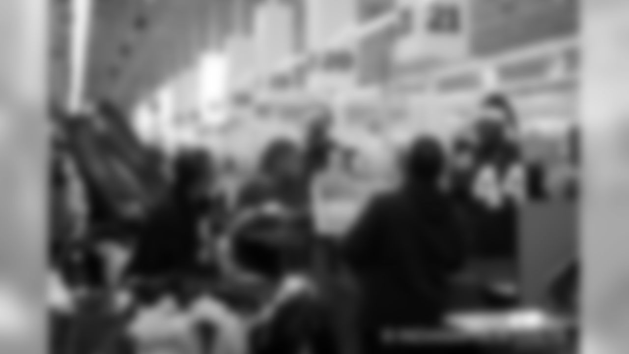 2018_1210_ShopWithAColt0591