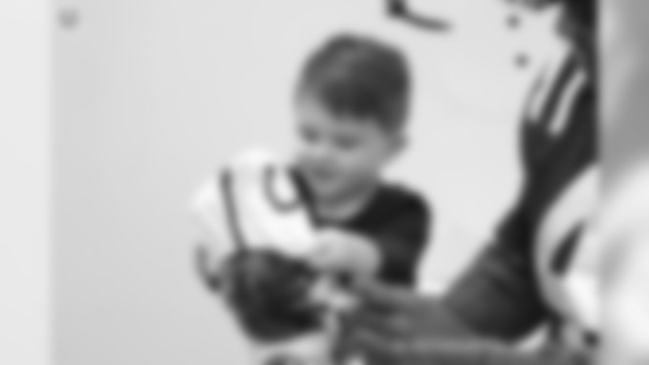 2018_1217_RileyCaroling0029