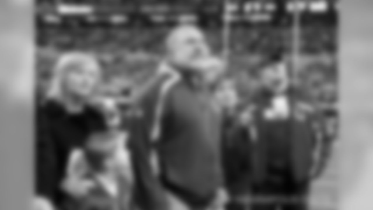 Howard Mudd has over 40 years of NFL experience as a coach and player and he re-joins Indianapolis after serving as the Colts offensive line coach for 12 seasons (1998-2009).