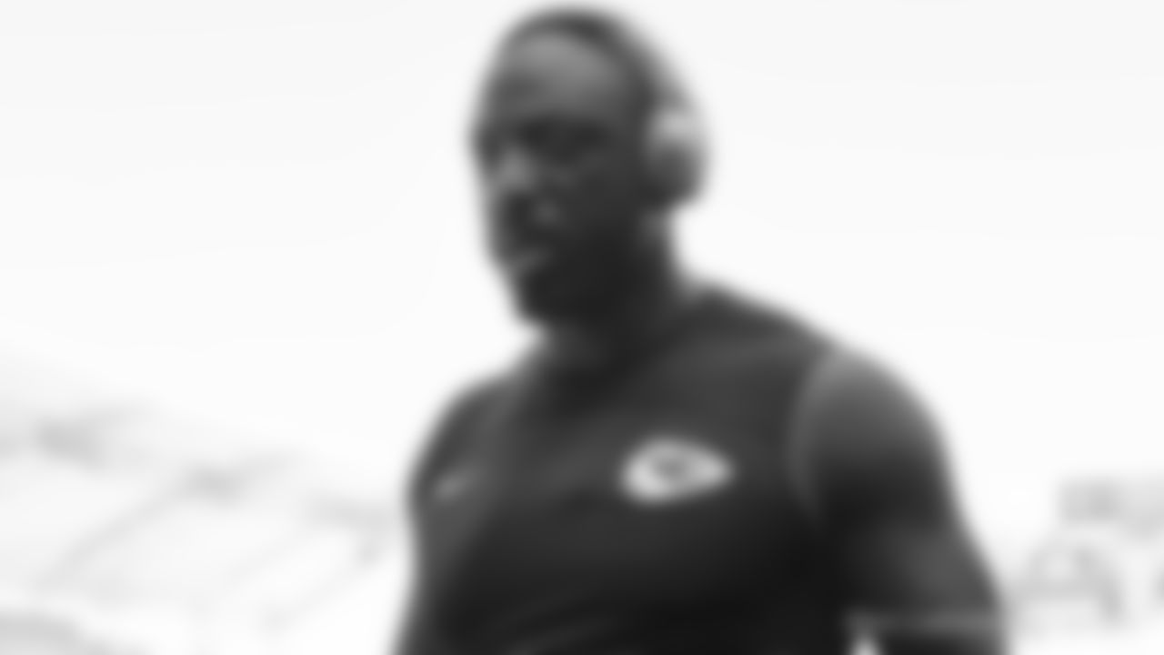 Yesterday the Colts signed four-time Pro Bowler DE, Justin Houston.