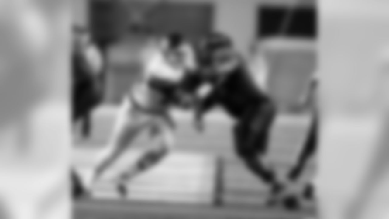 98 Chris Jones DL 6-6 308 2L Jr. Houston, MS