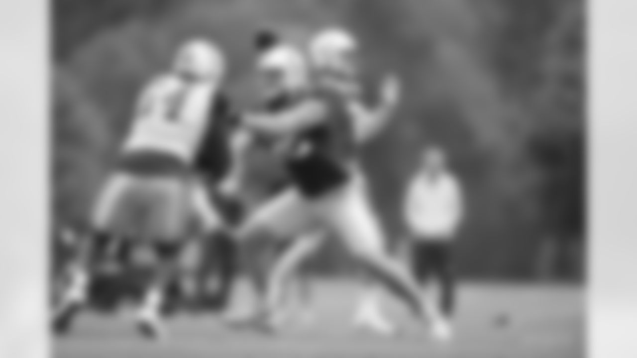 54 DE Dayo Odeyingbo, #72 T/G Braden Smith