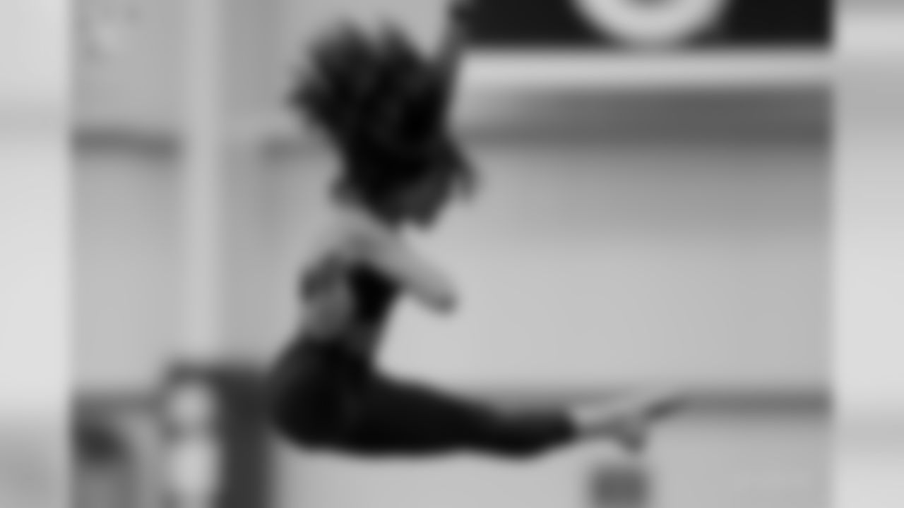 A behind the scenes look at the 2019 cheer finalists during last nights dance practice.