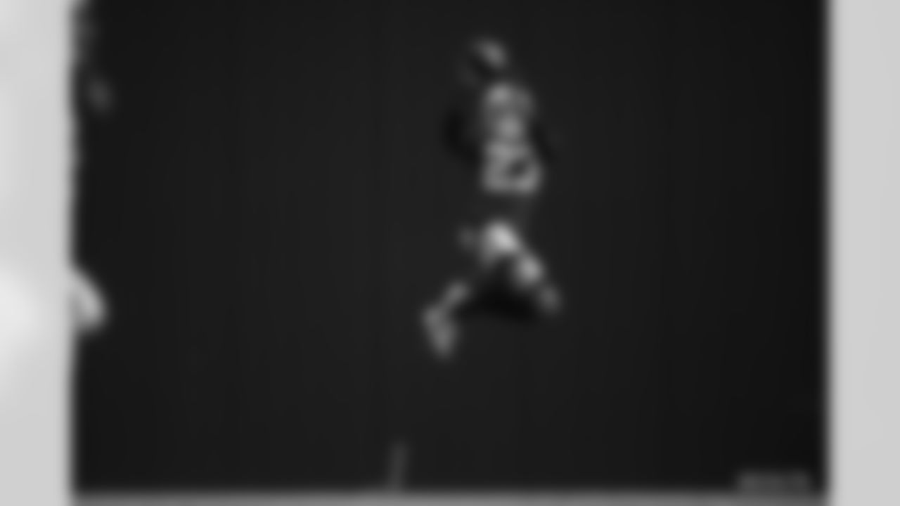 23 CB Kenny Moore II