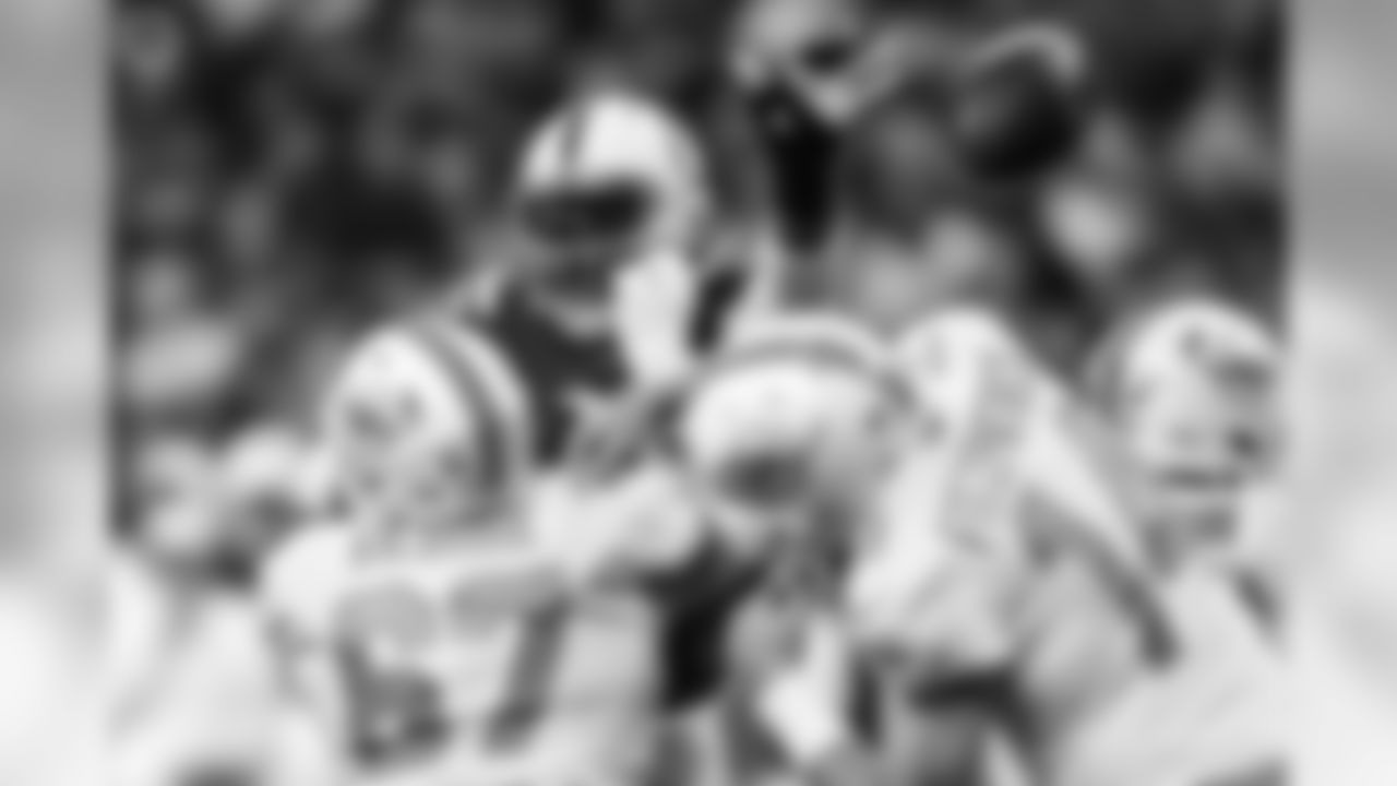 96 tackle Denico Autry