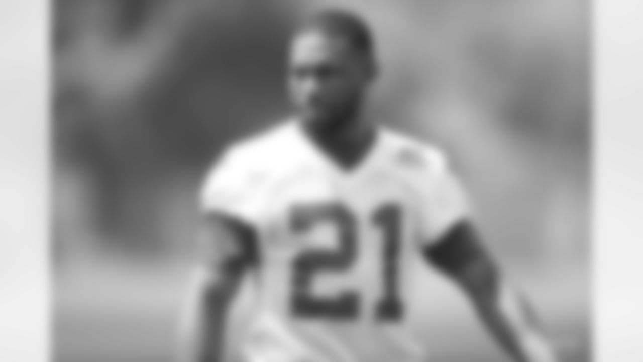 21 RB Nyheim Hines