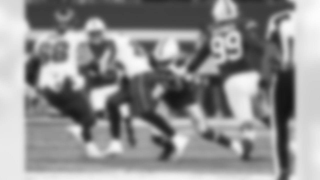 53 LB Darius Leonard
